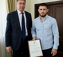 Сергей Ахапов наградил борцов и их тренеров, 26.05.2022_5