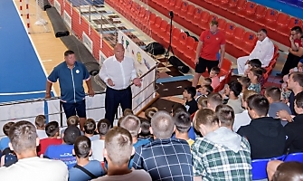 Александр Карелин встретился с участниками летних учебно-тренировочных сборов (Бердск, ЦСК 