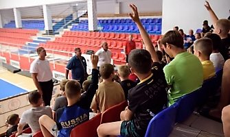 Александр Карелин встретился с участниками летних учебно-тренировочных сборов (Бердск, ЦСК 