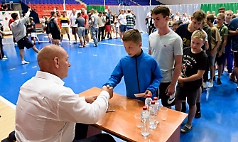 Александр Карелин встретился с участниками летних учебно-тренировочных сборов (Бердск, ЦСК 