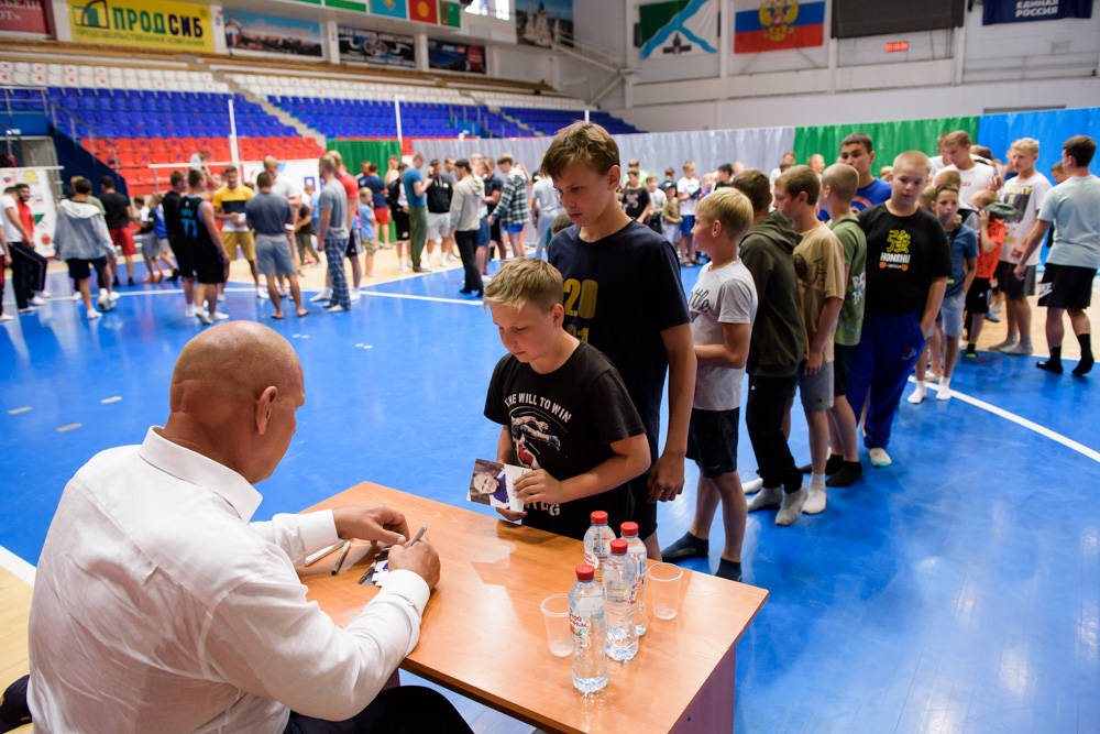 Александр Карелин встретился с участниками летних учебно-тренировочных сборов (Бердск, ЦСК 