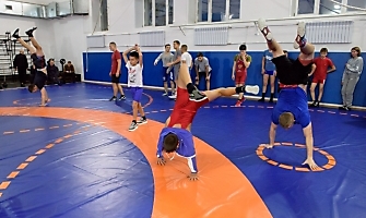 Юные борцы из ЛНР проводят тренировочные сборы в Новосибирске, 17.10.2022_1