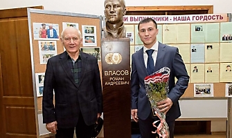 Открытие бюста Романа Власова в НГАУ 20.12.2016_4