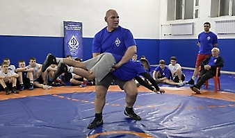 Совместная тренировка в подарок! Трёхкратный победитель Олимпийских игр Александр Карелин провёл совместную тренировку в зале борьбы новосибирского спортивного комплекса «Динамо», 14.03.2024