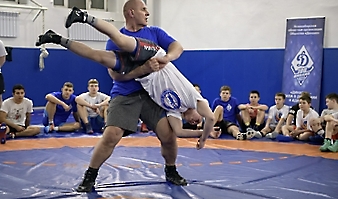 Трёхкратный победитель Олимпийских игр Александр Карелин провёл совместную тренировку в зале борьбы новосибирского спортивного комплекса «Динамо», 14.03.2024_5