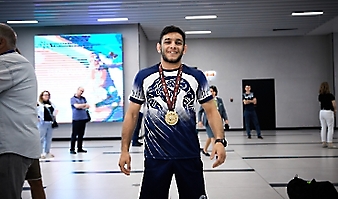 Встреча победителя первенства Европы U20, борца греко-римского стиля из клуба 