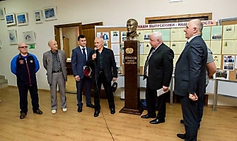 Открытие бюста Романа Власова в НГАУ 20.12.2016