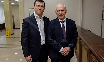 Приём у губернатора. Андрей Травников поздравил Романа Власова и его тренера Виктора Кузнецова с «золотом» чемпионата Европы-2018, 05.05.2018_1