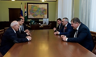 Приём у губернатора. Андрей Травников поздравил Романа Власова и его тренера Виктора Кузнецова с «золотом» чемпионата Европы-2018, 05.05.2018_4