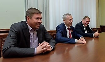 Приём у губернатора. Андрей Травников поздравил Романа Власова и его тренера Виктора Кузнецова с «золотом» чемпионата Европы-2018, 05.05.2018_6