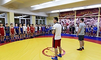 Тренировка Романа Власова в секции борьбы, лицей №13, п. Краснообск_1