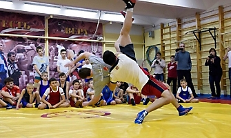 Тренировка Романа Власова в секции борьбы, лицей №13, п. Краснообск_5