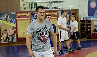 В Новосибирск на сборы приехал кандидат в олимпийскую команду Японии по греко-римской борьбе, чемпион Азии 2017 года в весе до 71 килограмма Такеши Изуми