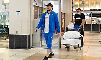 Встреча победителей первенства Европы по греко-римской борьбе в аэропорту Толмачёво С. Степанова, Ш. Ожаева, М. Лаптева-25.05.2021_12