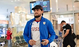 Встреча победителей первенства Европы по греко-римской борьбе в аэропорту Толмачёво С. Степанова, Ш. Ожаева, М. Лаптева-25.05.2021_13