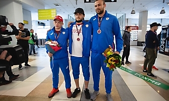 Встреча победителей первенства Европы по греко-римской борьбе в аэропорту Толмачёво С. Степанова, Ш. Ожаева, М. Лаптева-25.05.2021