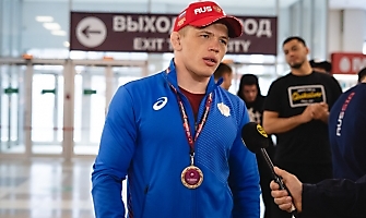 Встреча победителей первенства Европы по греко-римской борьбе в аэропорту Толмачёво С. Степанова, Ш. Ожаева, М. Лаптева-25.05.2021_62