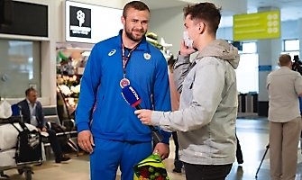 Встреча победителей первенства Европы по греко-римской борьбе в аэропорту Толмачёво С. Степанова, Ш. Ожаева, М. Лаптева-25.05.2021_67