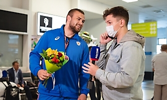 Встреча победителей первенства Европы по греко-римской борьбе в аэропорту Толмачёво С. Степанова, Ш. Ожаева, М. Лаптева-25.05.2021_68