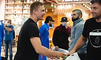 Встреча победителей первенства Европы по греко-римской борьбе в аэропорту Толмачёво С. Степанова, Ш. Ожаева, М. Лаптева-25.05.2021_74