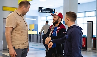 Встреча победителей первенства Европы по греко-римской борьбе в аэропорту Толмачёво С. Степанова, Ш. Ожаева, М. Лаптева-25.05.2021_78