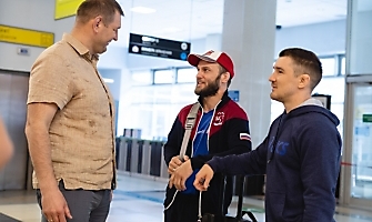 Встреча победителей первенства Европы по греко-римской борьбе в аэропорту Толмачёво С. Степанова, Ш. Ожаева, М. Лаптева-25.05.2021_79