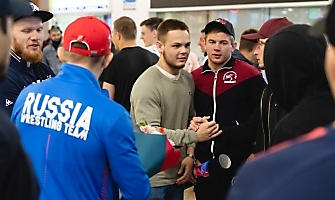 Встреча победителей первенства Европы по греко-римской борьбе в аэропорту Толмачёво С. Степанова, Ш. Ожаева, М. Лаптева-25.05.2021_80