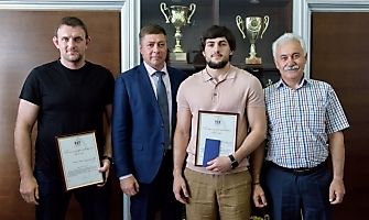 В министерстве физ.культуры и спорта чествовали победителей первенства Европы U23 по греко-римской борьбе Сергея Степанова, Шамиля Ожаева, Михаила Лаптева_9