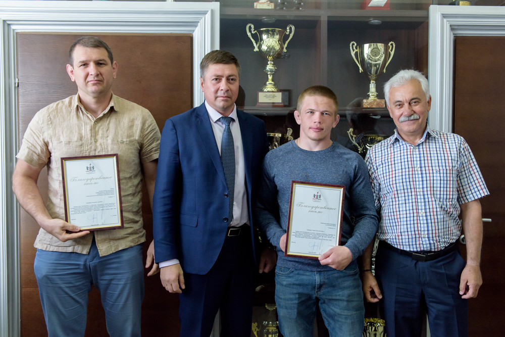 В министерстве физ.культуры и спорта чествовали победителей первенства Европы U23 по греко-римской борьбе Сергея Степанова, Шамиля Ожаева, Михаила Лаптева_10