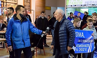 Встреча Романа Власова в аэропорту Толмачёво (Новосибирск) с чемпионата мира-2021 (13.10.2021)_4