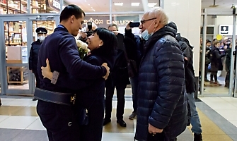 Встреча Романа Власова в аэропорту Толмачёво (Новосибирск) с чемпионата мира-2021 (13.10.2021)_8