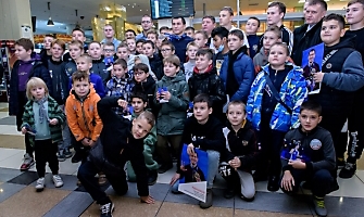 Встреча Романа Власова в аэропорту Толмачёво (Новосибирск) с чемпионата мира-2021 (13.10.2021)_30