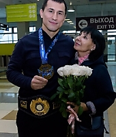 Встреча Романа Власова в аэропорту Толмачёво (Новосибирск) с чемпионата мира-2021 (13.10.2021)_37