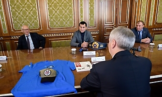 Андрей Травников поздравил Романа Власова с победой на чемпионате мира-2021 (15.10.2021)_7