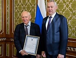 Андрей Травников поздравил Романа Власова с победой на чемпионате мира-2021 (15.10.2021)_10